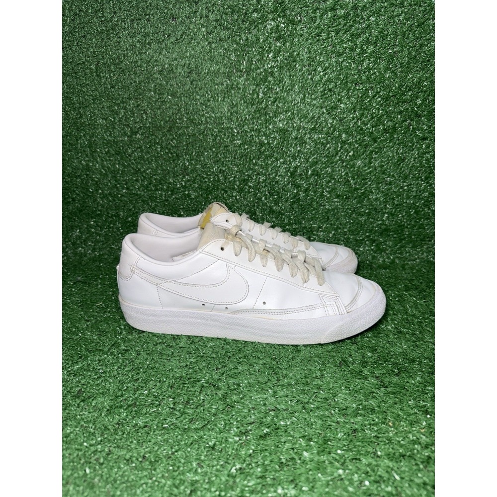 Nike Blazer Low Vintage 77 Women Size 10 White Skate Shoes Leather Sneakers